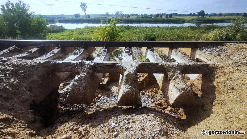 5/7 Woda podmyła tory kolejowe pod Gorzowem