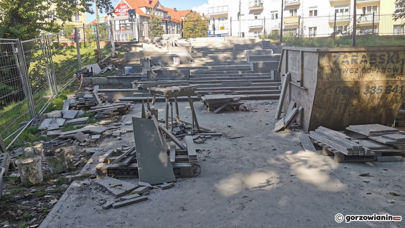 3/8 Przebudowa schodów w parku Róż 22.09.2022