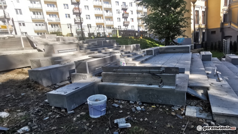 6/8 Przebudowa schodów w parku Róż 22.09.2022