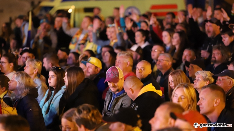 7/15 Gorzowianie kibicują Stali Gorzów w strefie kibica