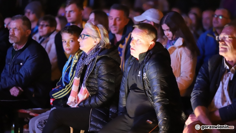 9/15 Gorzowianie kibicują Stali Gorzów w strefie kibica