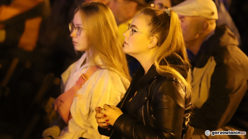 10/15 Gorzowianie kibicują Stali Gorzów w strefie kibica