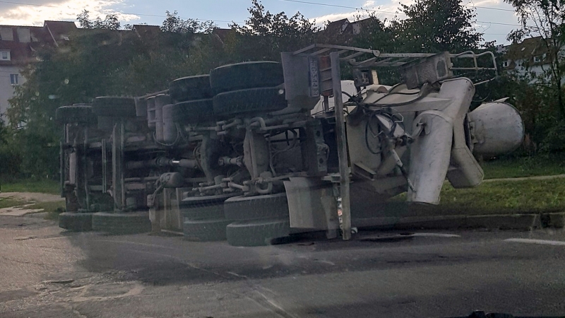 4/7 Przewrócona ciężarówka na os. Górczyn