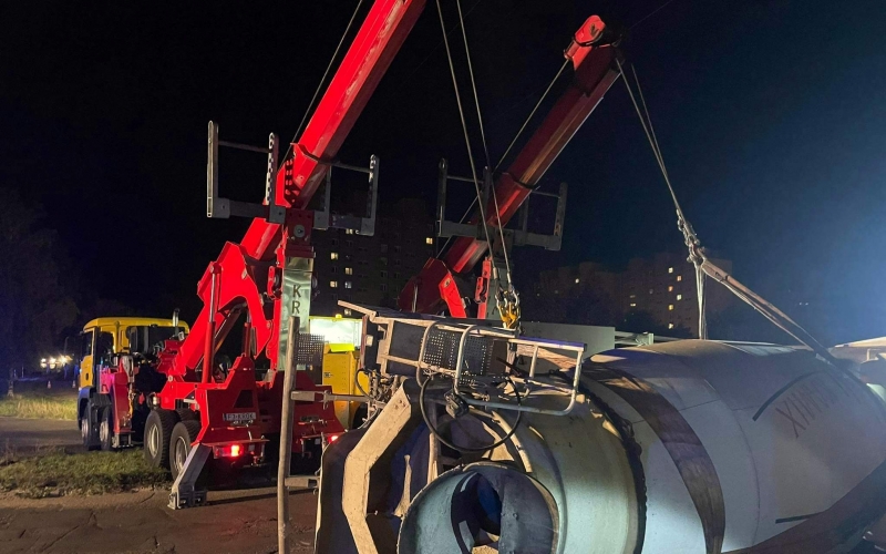 4/8 Akcja podnoszenia przewróconej betoniarki