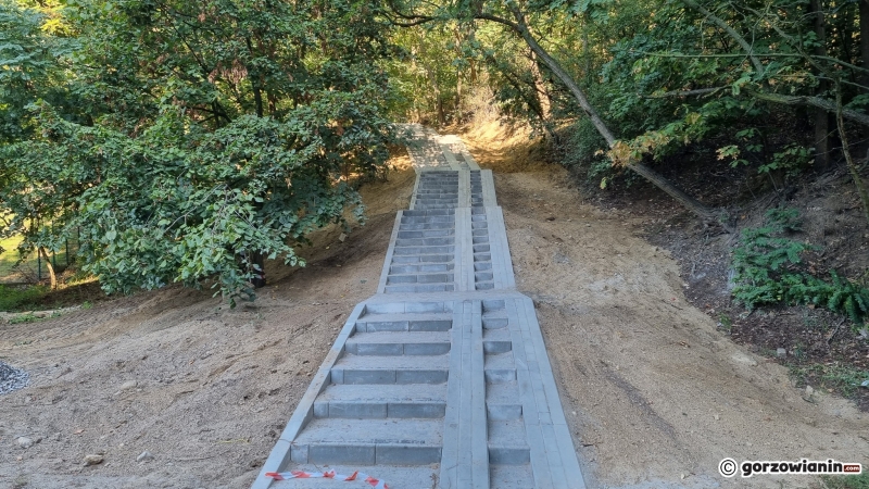 3/10 Schody na Fredry zostały przebudowane