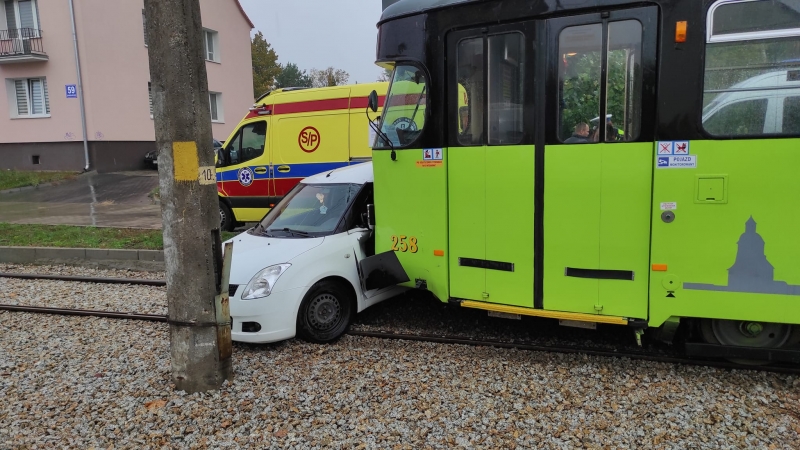 1/5 Zderzenie suzuki i tramwaju na os. Piaski