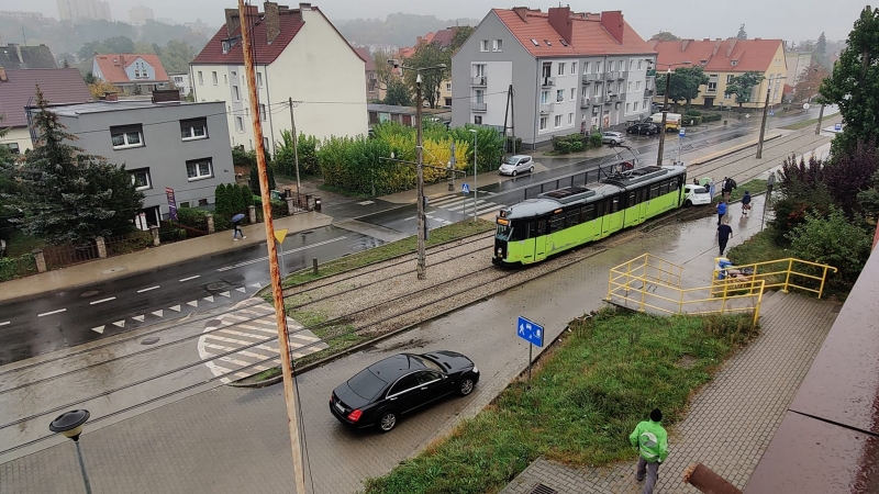 5/5 Zderzenie suzuki i tramwaju na os. Piaski