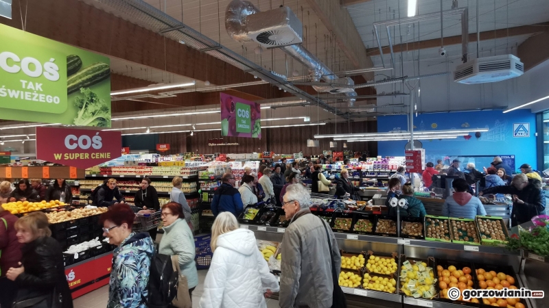 3/7 Szturm na Aldi w Gorzowie. Kolejki do połowy sklepu