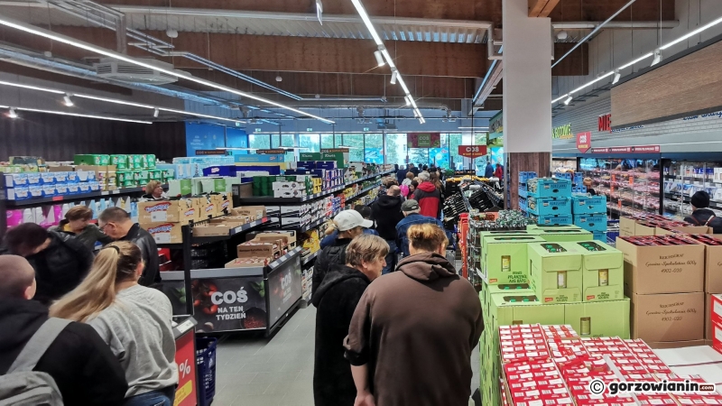 5/7 Szturm na Aldi w Gorzowie. Kolejki do połowy sklepu