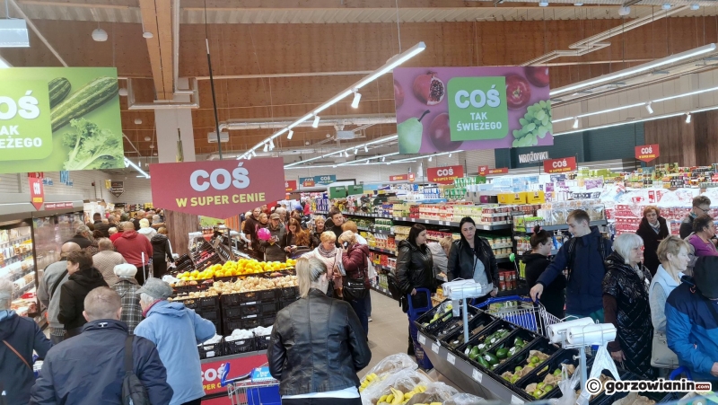 6/7 Szturm na Aldi w Gorzowie. Kolejki do połowy sklepu
