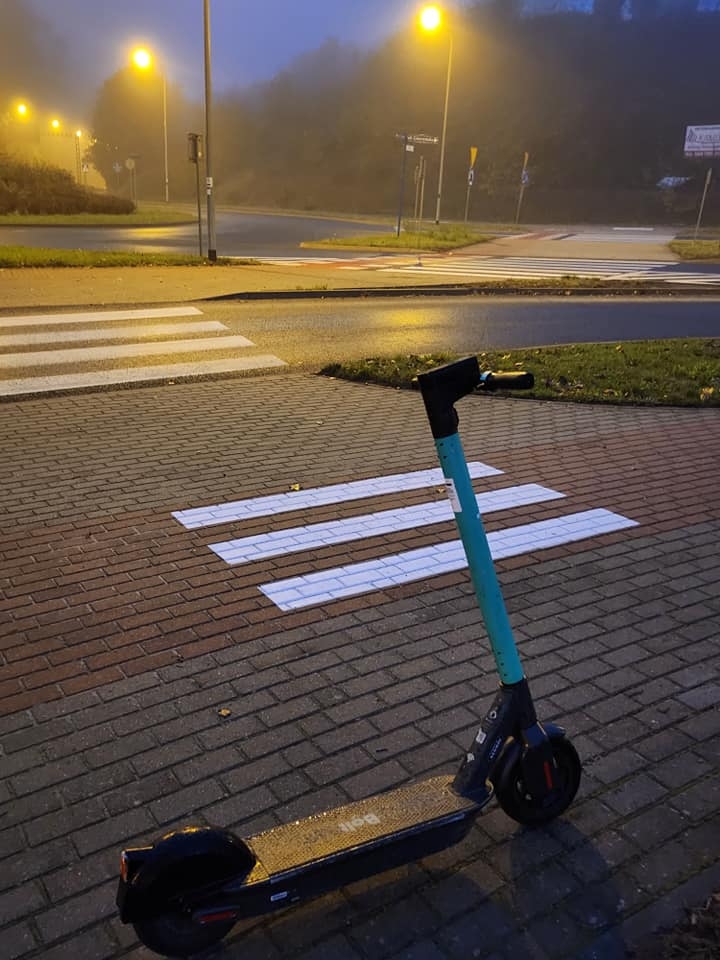 3/10 Hulajnogi pozostawione na ulicach i chodnikach Gorzowa