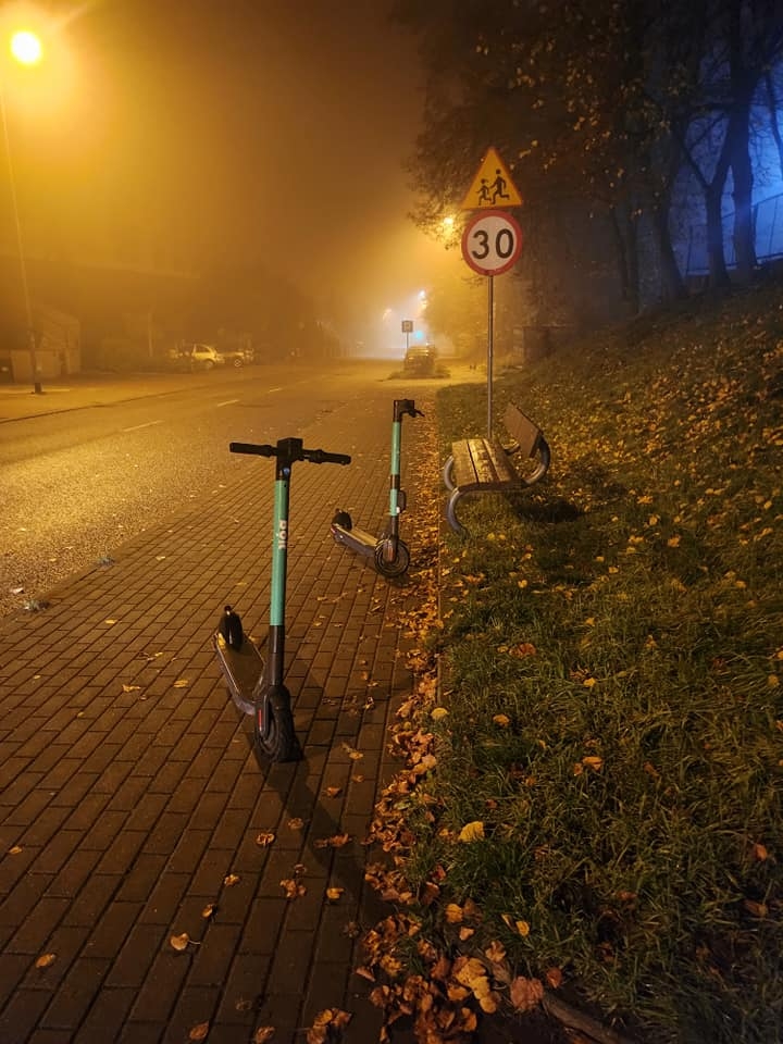 5/10 Hulajnogi pozostawione na ulicach i chodnikach Gorzowa