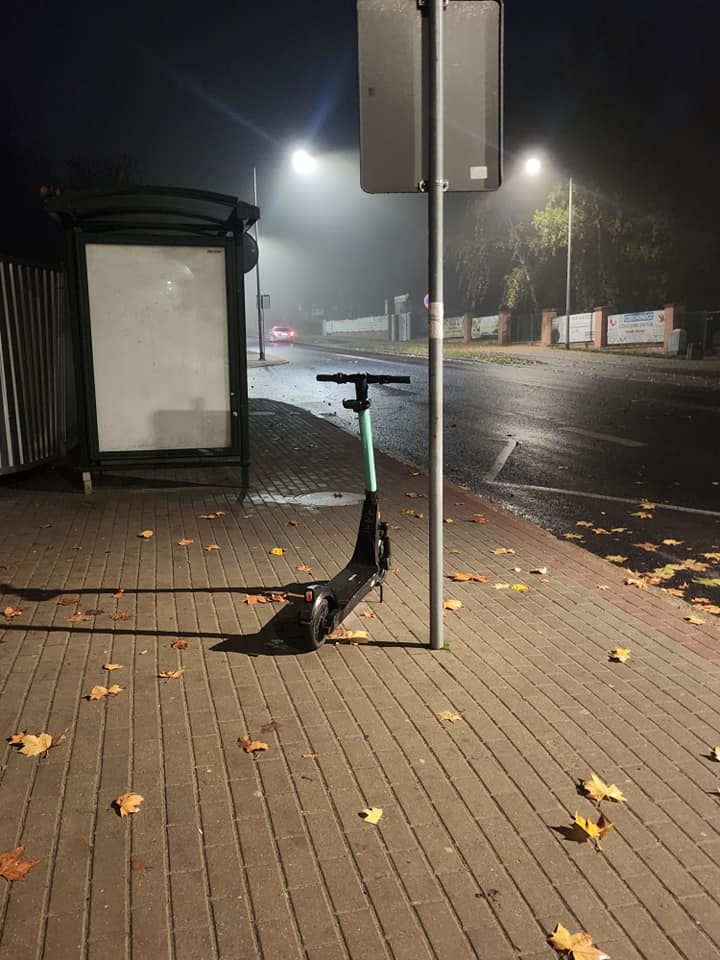 8/10 Hulajnogi pozostawione na ulicach i chodnikach Gorzowa