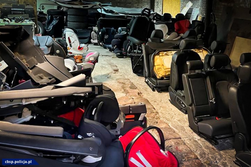 7/8 Policjanci CBŚP zatrzymali kolejnych członków zorganizowanej grupy przestępczej