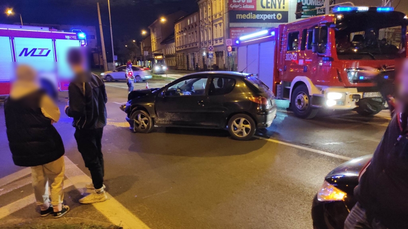 2/3 Zdarzenie drogowe na skrzyżowaniu Sikorskiego i Jancarza