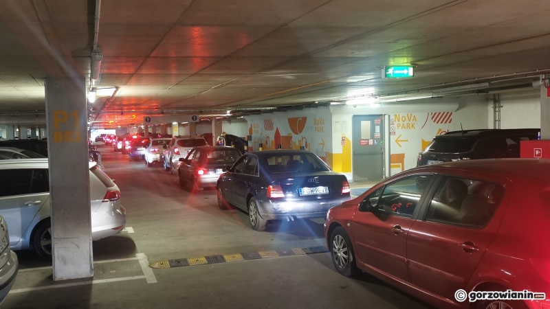 4/6 Korek przy wyjeździe z Nova Park