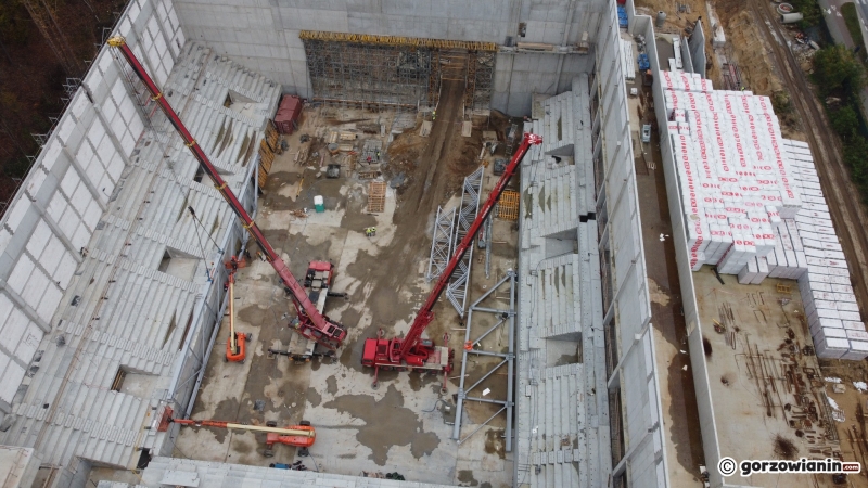 4/9 Montaż konstrukcji dachu hali widowiskowo-sportowej w Gorzowie