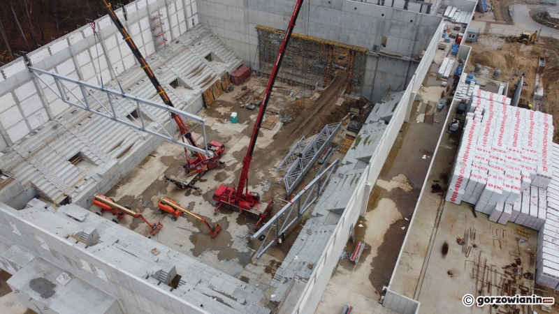 8/9 Montaż konstrukcji dachu hali widowiskowo-sportowej w Gorzowie