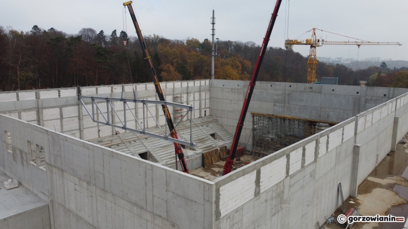 9/9 Montaż konstrukcji dachu hali widowiskowo-sportowej w Gorzowie