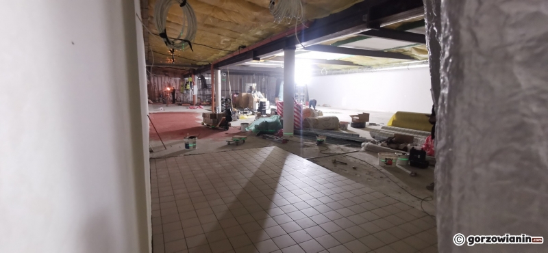 8/10 Sprzedawcy wracają do wyremontowanej hali Orbi