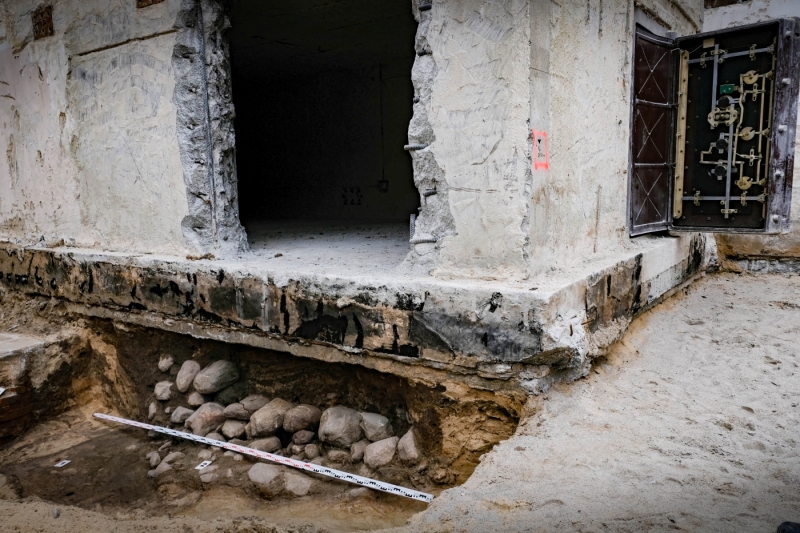 9/15 Pod budynkiem Przemysłówki odkryto trzy średniowieczne studnie