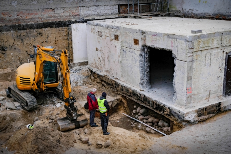 13/15 Pod budynkiem Przemysłówki odkryto trzy średniowieczne studnie