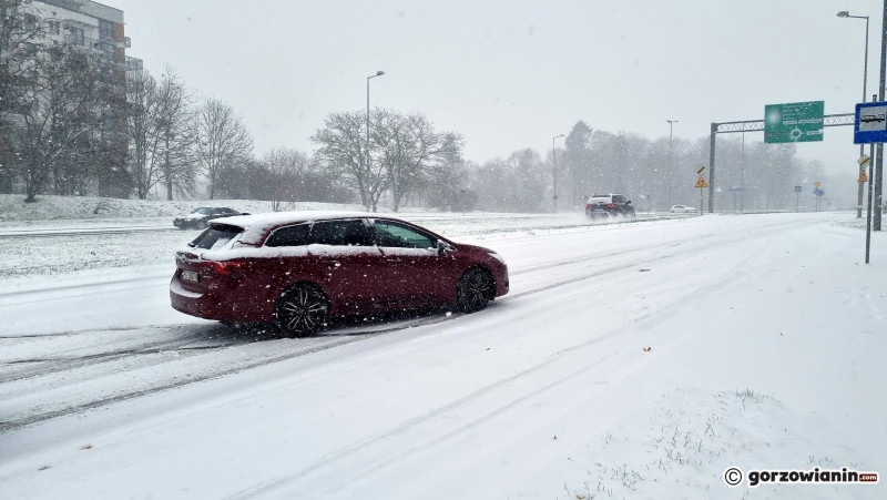 4/12 Trudne warunki na drogach w Gorzowie. Są pierwsze zdarzenia