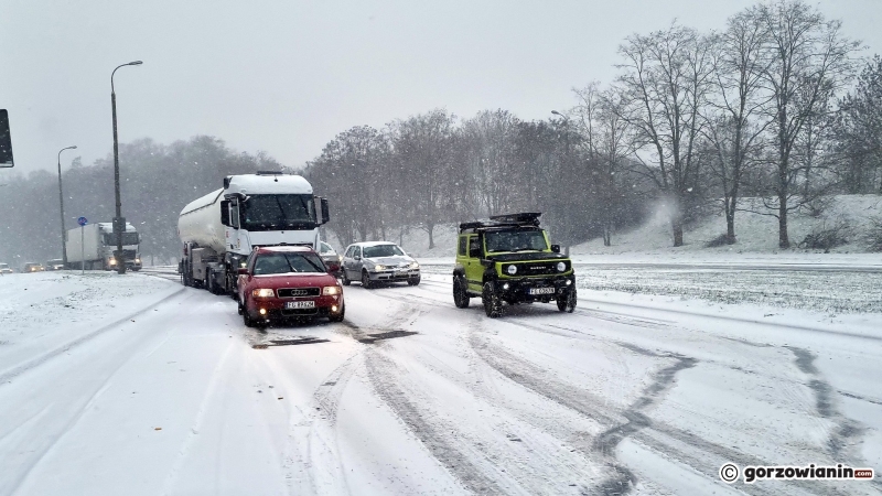 5/12 Trudne warunki na drogach w Gorzowie. Są pierwsze zdarzenia