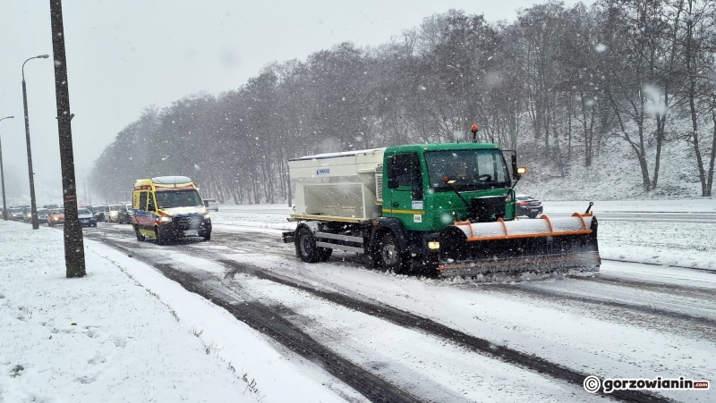 11/12 Trudne warunki na drogach w Gorzowie. Są pierwsze zdarzenia