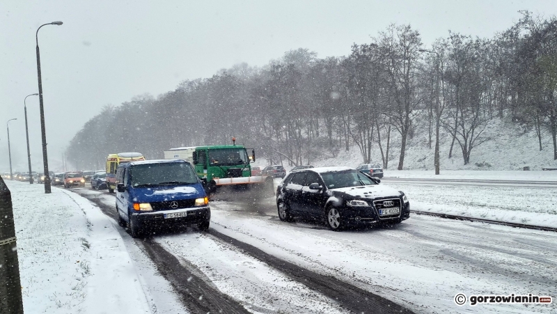 12/12 Trudne warunki na drogach w Gorzowie. Są pierwsze zdarzenia