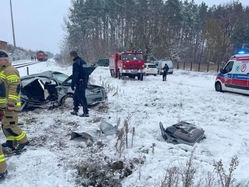 5/7 Kierujący alfą romeo wjechał pod pociąg w Trzebiszewie