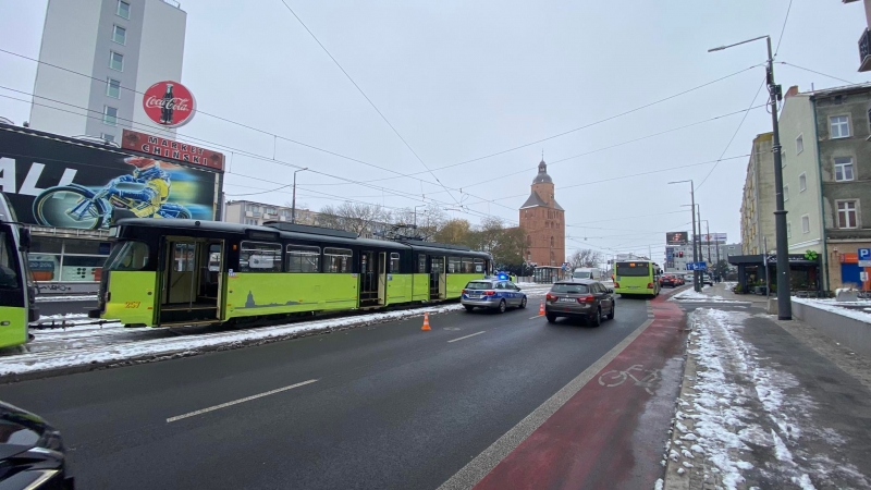 3/7 Tramwaj wykoleił się przy ul. Chrobrego