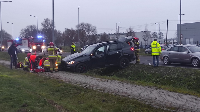 2/5 Wypadek przy ul. Kasprzaka z udziałem BMW i fiata