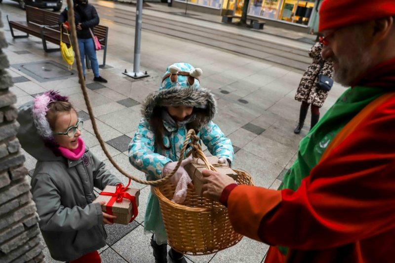 11/25 W Gorzowie ruszyło Okno św. Mikołaja