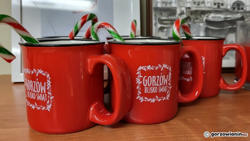 16/25 W Gorzowie ruszyło Okno św. Mikołaja