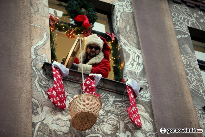 19/25 W Gorzowie ruszyło Okno św. Mikołaja