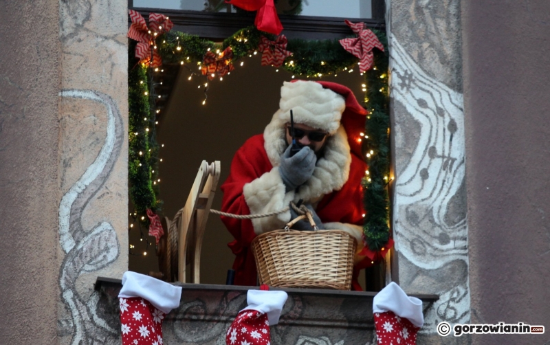 22/25 W Gorzowie ruszyło Okno św. Mikołaja