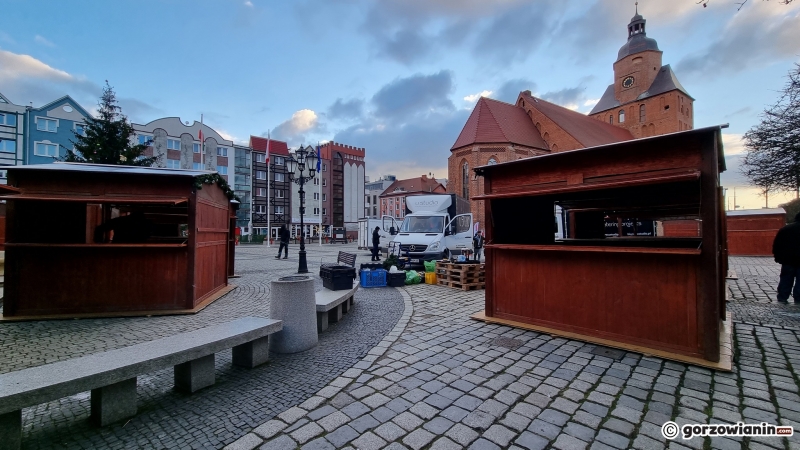 5/9 Montaż świątecznych stoisk na Starym Rynku