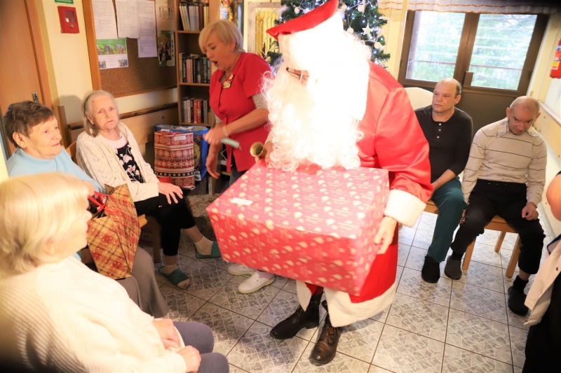 10/12 Świąteczne paczki dla podopiecznych gorzowskich DPSów