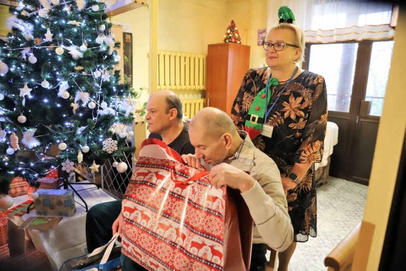 12/12 Świąteczne paczki dla podopiecznych gorzowskich DPSów