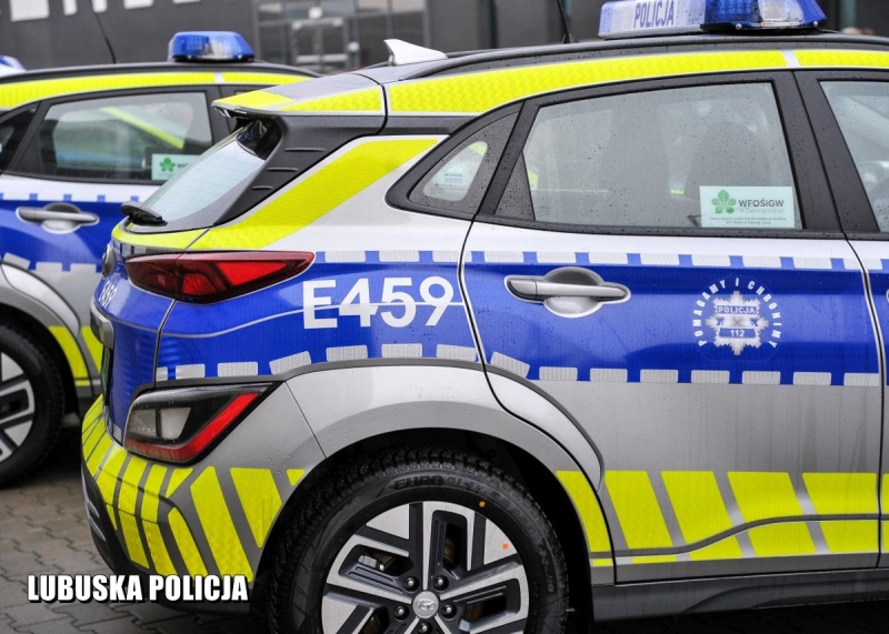 6/12 Policjanci z Gorzowa dostali elektryczny radiowóz