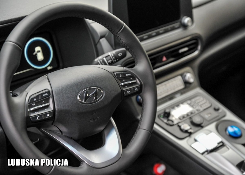 7/12 Policjanci z Gorzowa dostali elektryczny radiowóz