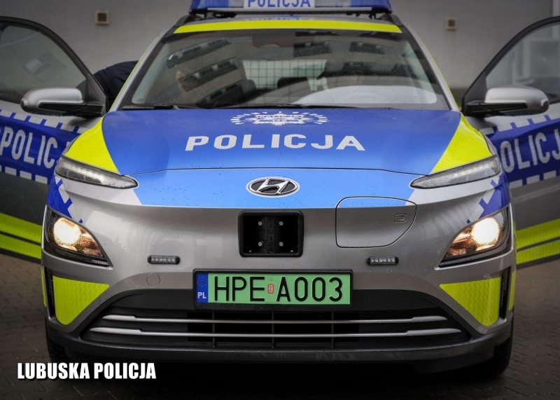 11/12 Policjanci z Gorzowa dostali elektryczny radiowóz