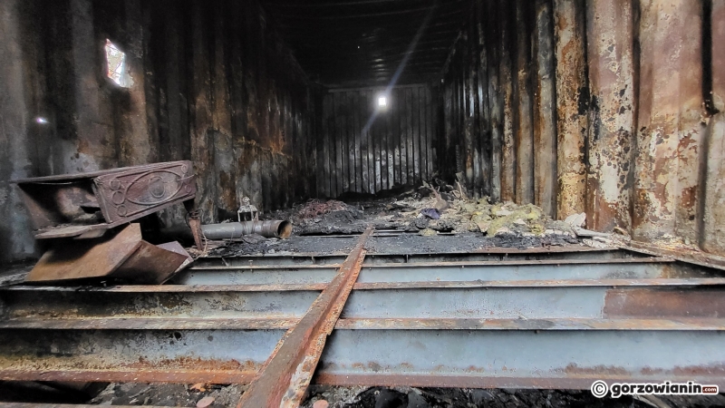 12/24 Prowizoryczny kontener, w którym mieszkają bezdomni