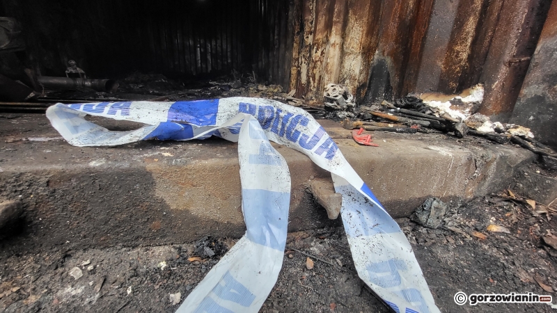 15/24 Prowizoryczny kontener, w którym mieszkają bezdomni