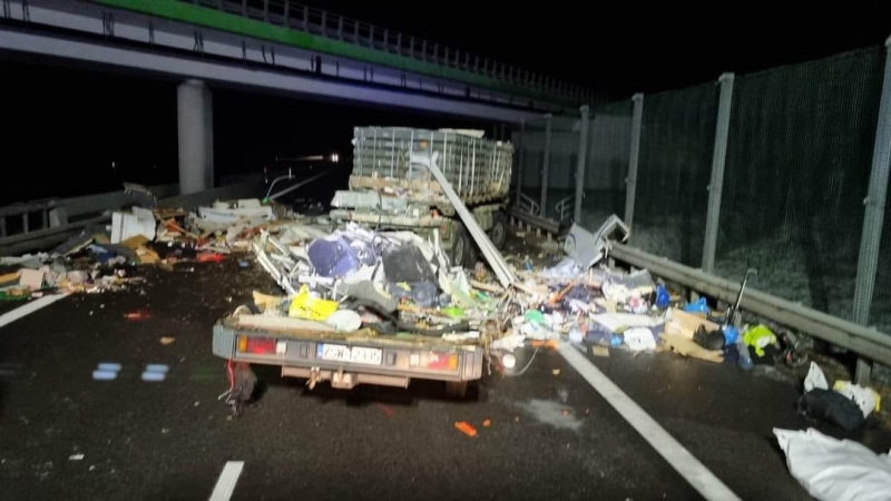 3/9 Kamper roztrzaskał się o ciężarówkę sił zbrojnych USA na S3