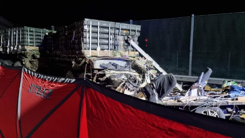 4/9 Kamper roztrzaskał się o ciężarówkę sił zbrojnych USA na S3