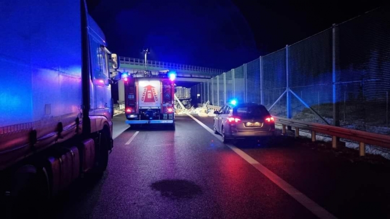 7/9 Kamper roztrzaskał się o ciężarówkę sił zbrojnych USA na S3