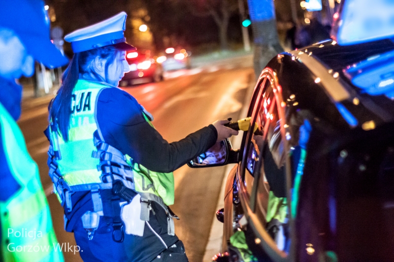 2/10 Policjanci z Gorzowa kontrolowali taksówki i przejazdy na aplikację