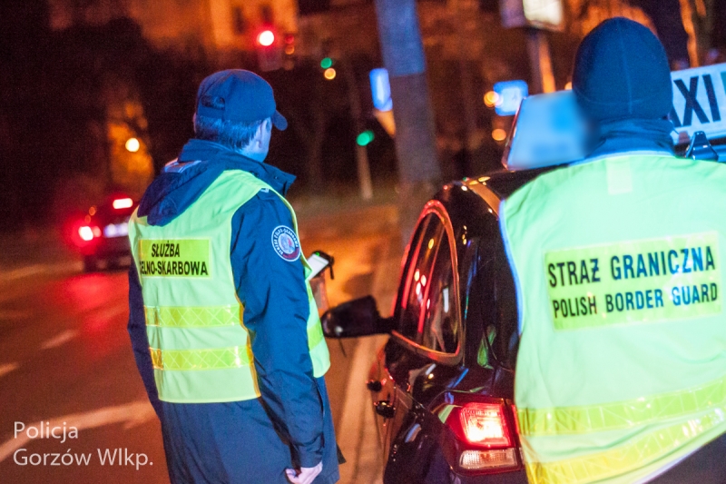 3/10 Policjanci z Gorzowa kontrolowali taksówki i przejazdy na aplikację